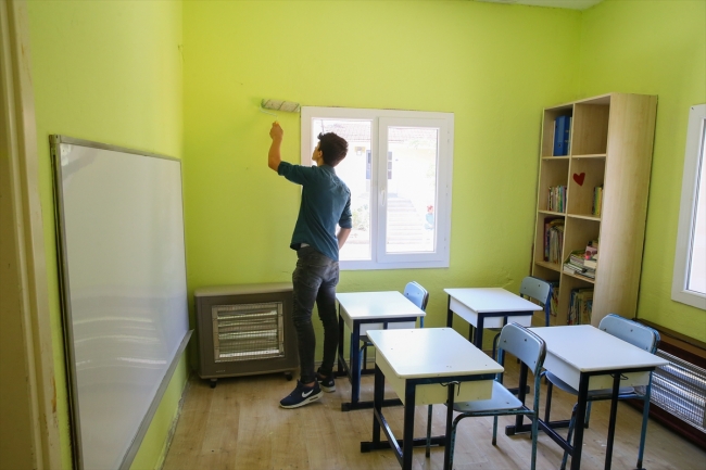 İzmir'de rehabilite edilen çocuklar okul tadilatı yaptı