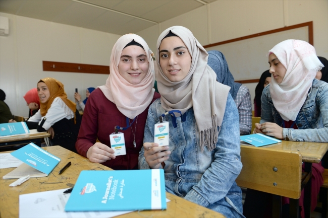 TRT World'den konteyner kentteki çocuklara gazetecilik eğitimi