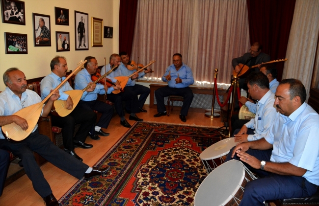 Kırşehir'in "gönül elçileri" bozlak kültürünü tanıtıyor