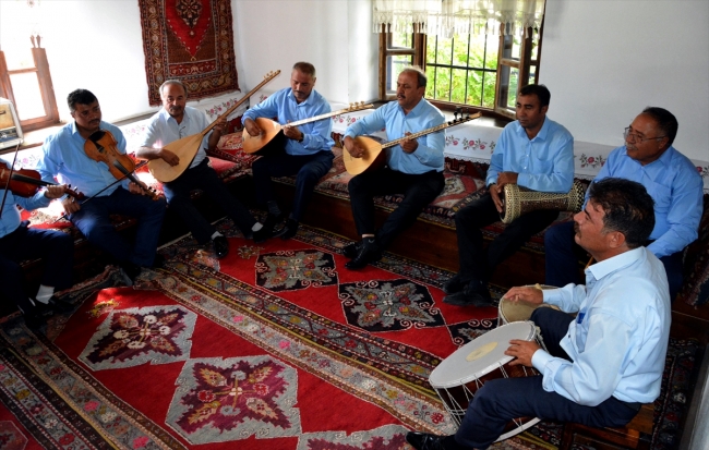 Kırşehir'in "gönül elçileri" bozlak kültürünü tanıtıyor