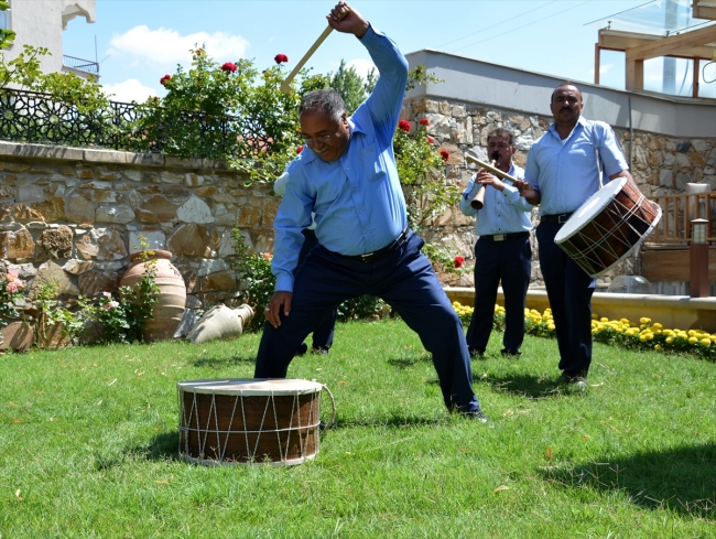 Kırşehir'in "gönül elçileri" bozlak kültürünü tanıtıyor