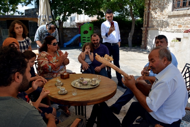 Kırşehir'in "gönül elçileri" bozlak kültürünü tanıtıyor