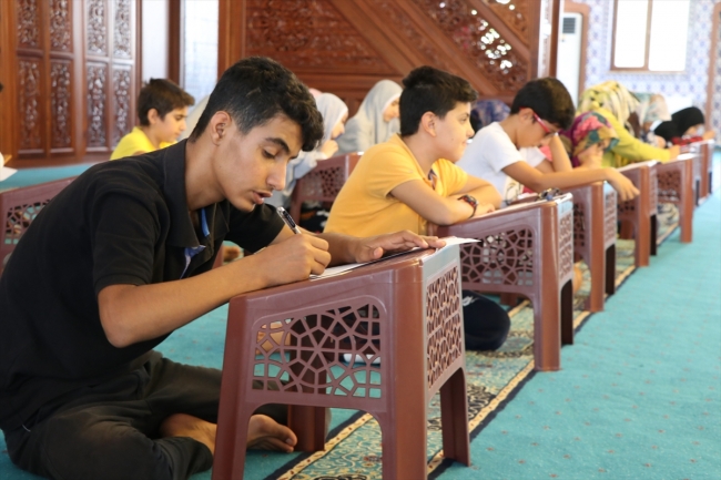 Batman'da kur'an kursu öğrencileri bilgilerini yarıştırdı