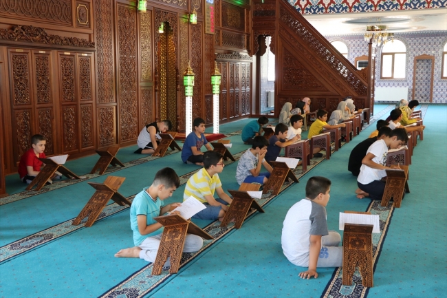 Batman'da kur'an kursu öğrencileri bilgilerini yarıştırdı