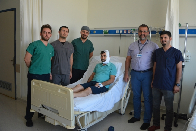 Kalça kemiği yüzüne nakledildi