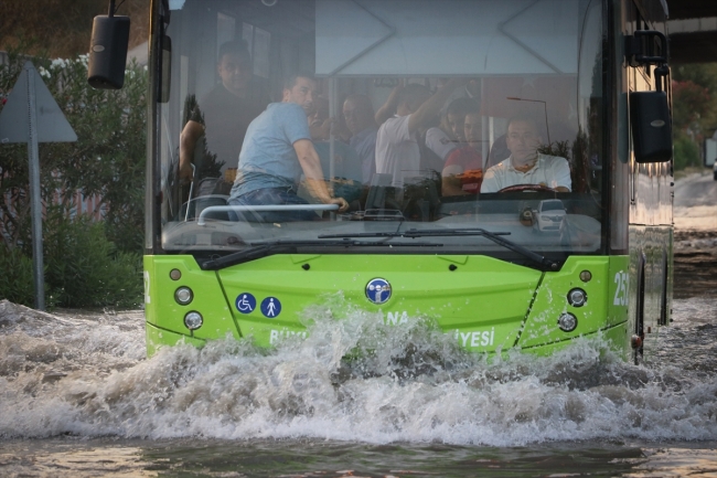 Adana'da sulama kanalı taştı