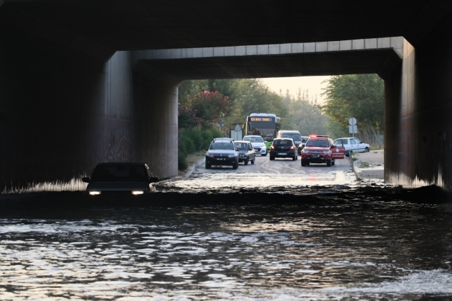 Adana'da sulama kanalı taştı