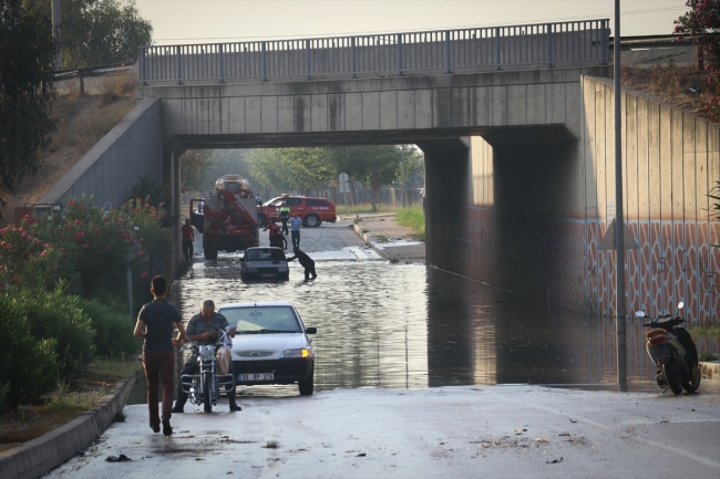Adana'da sulama kanalı taştı