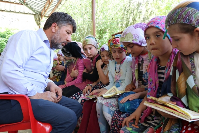 İmam atandığı köyü yeniledi