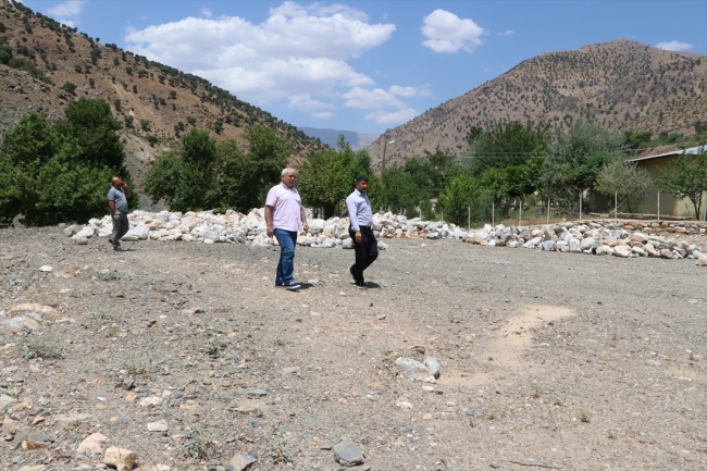 İmam atandığı köyü yeniledi