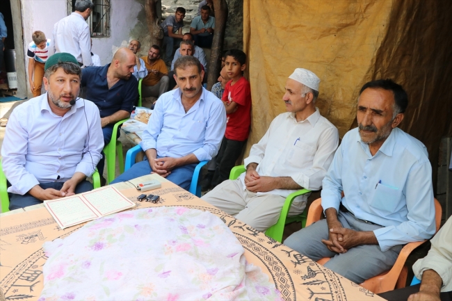 İmam atandığı köyü yeniledi