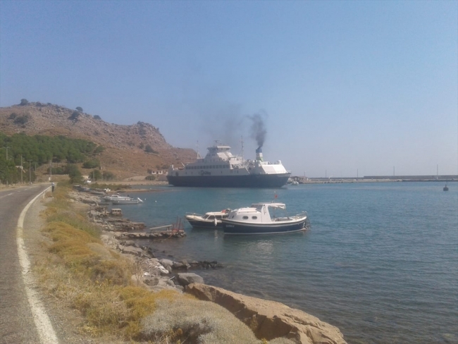 Çanakkale'de feribot karaya oturdu