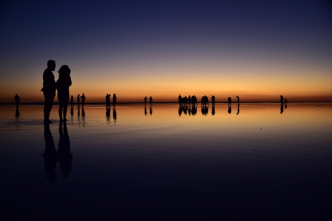 Turistlerin gözdesi Tuz Gölü'nü flamingolar süslüyor