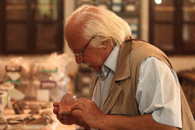 Yarım asırdır tarihi kalıntılar üzerinde çalışıyor