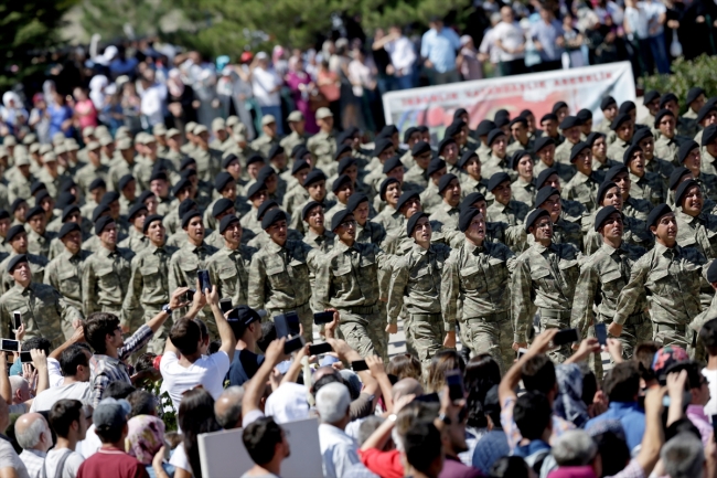 Zırhlı Birlikler'de yemin töreni