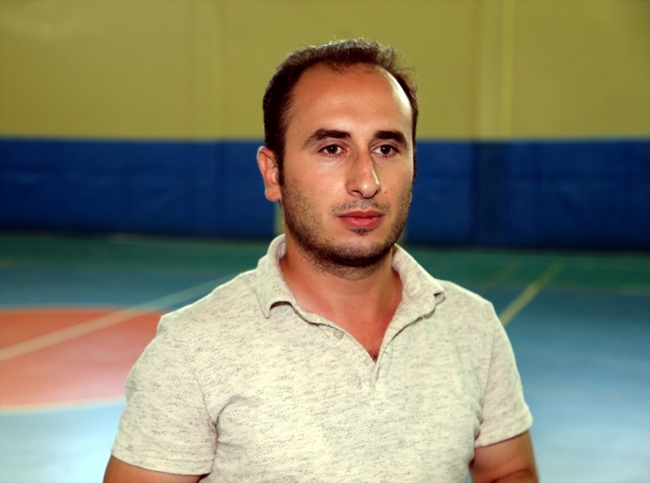 Görme engelli gençler "goalball" ile sosyalleşiyor