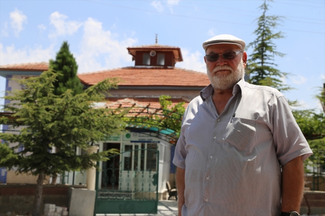 Alman yöneticisinden etkilenerek memleketinde 8 cami yaptırdı