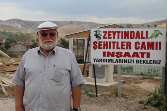 Alman yöneticisinden etkilenerek memleketinde 8 cami yaptırdı