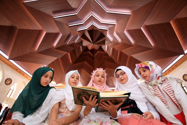 Malatya'da yaz Kur'an kursu öğrencilerin ilahileriyle tamamlandı