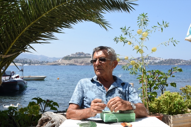 Toplu iğneleri sanata dönüştürüyor