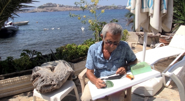 Toplu iğneleri sanata dönüştürüyor