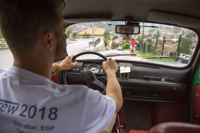 Günümüzün Evliya Çelebisi yoldaşı Fiço'yla dünyayı turluyor