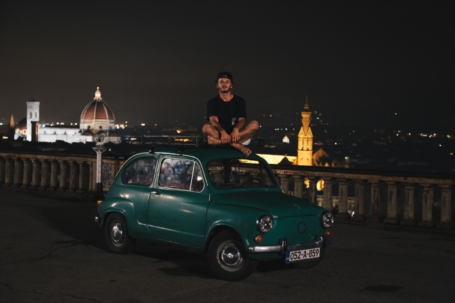 Günümüzün Evliya Çelebisi yoldaşı Fiço'yla dünyayı turluyor