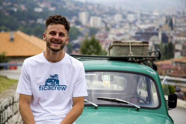 Günümüzün Evliya Çelebisi yoldaşı Fiço'yla dünyayı turluyor