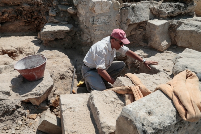 İtalyan arkeolog 40 yıl çalıştığı Hierapolis'e veda ediyor