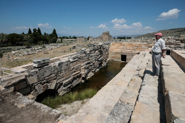 İtalyan arkeolog 40 yıl çalıştığı Hierapolis'e veda ediyor