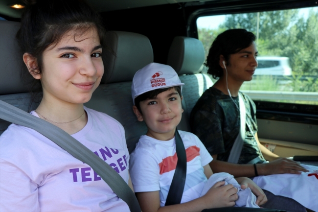 Bayramın "çocuk trafik polisleri" görev başında