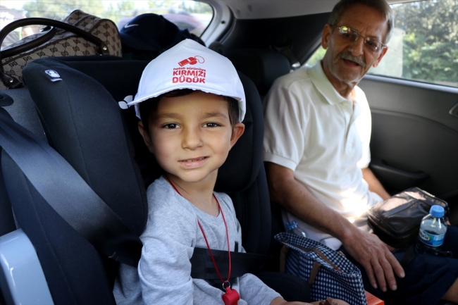 Bayramın "çocuk trafik polisleri" görev başında