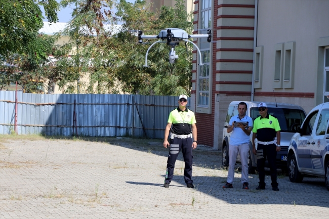 Bayramın "çocuk trafik polisleri" görev başında