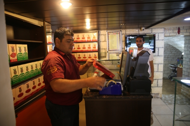 Kurban Bayramı öncesi Şanlıurfalı baklavacıların fazla mesaisi