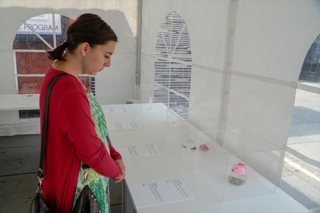 Saraybosna'da Suriyeli çocukların kişisel eşyaları sergilendi