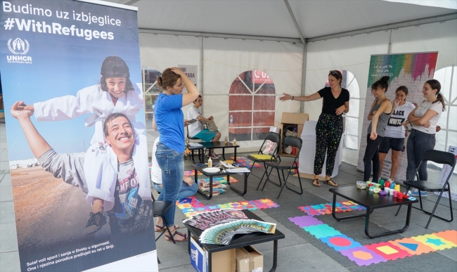 Saraybosna'da Suriyeli çocukların kişisel eşyaları sergilendi