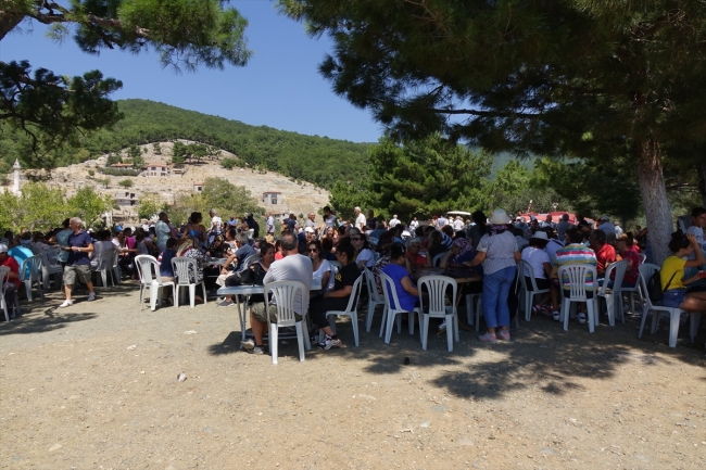 Edremit'te geleneksel Sarıkız Hayrı yapıldı