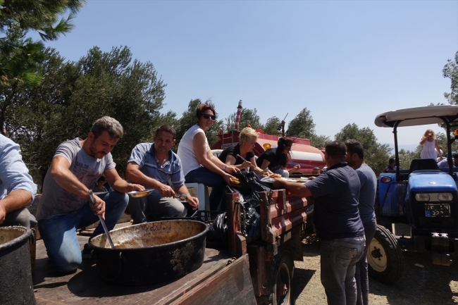 Edremit'te geleneksel Sarıkız Hayrı yapıldı