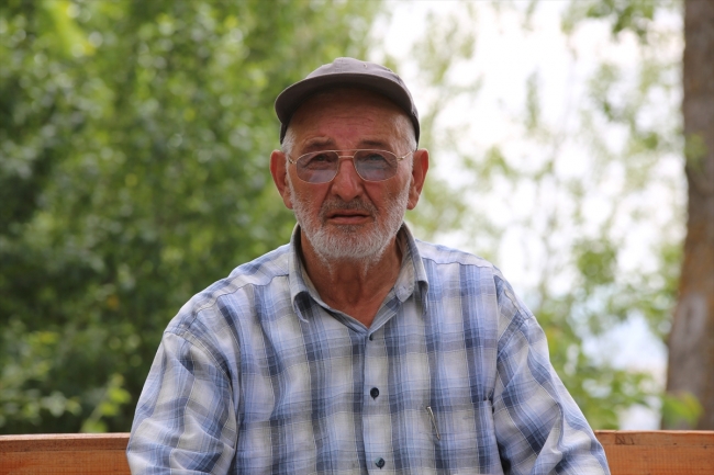 Eski cep saatlerini toplayıp köyünde sergiliyor