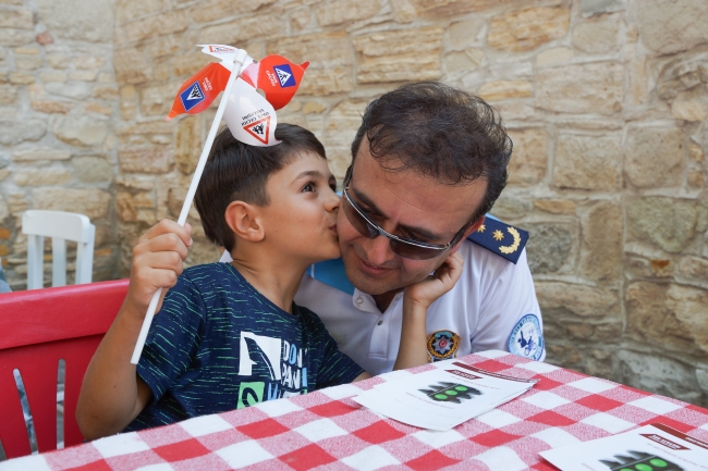 Çeşme'nin bayram trafiği Beyaz Kırlangıçlar'a emanet