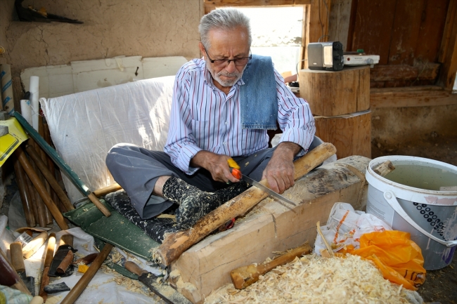 Babasından devraldığı 'şimşir kaşık' yapımını 60 yıldır sürdürüyor