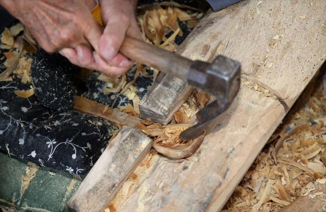 Babasından devraldığı 'şimşir kaşık' yapımını 60 yıldır sürdürüyor