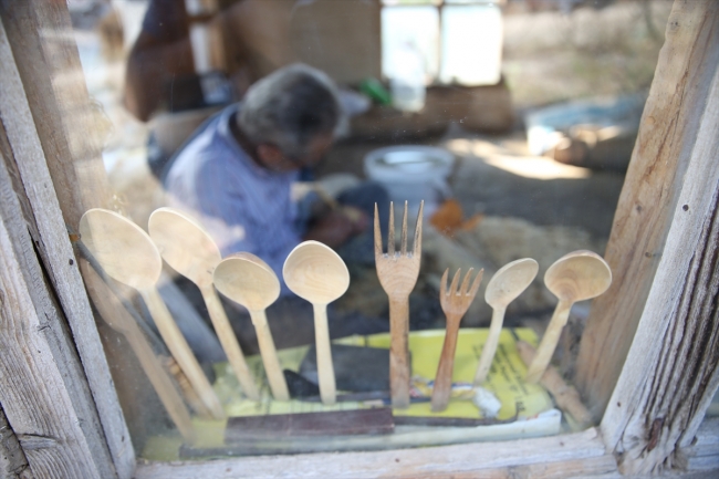 Babasından devraldığı 'şimşir kaşık' yapımını 60 yıldır sürdürüyor
