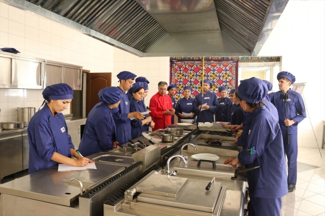 TİKA'dan Tacikistan'da turizm eğitimi