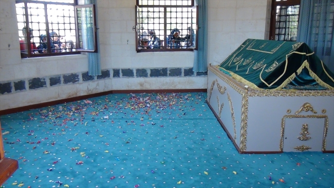 Şanlıurfa Viranşehir'deki türbelerde bayram yoğunluğu
