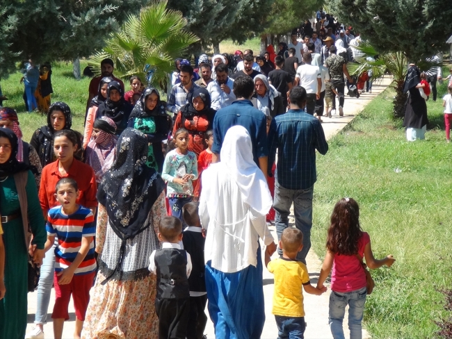 Şanlıurfa Viranşehir'deki türbelerde bayram yoğunluğu