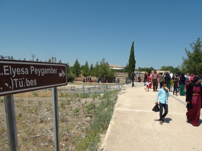 Şanlıurfa Viranşehir'deki türbelerde bayram yoğunluğu