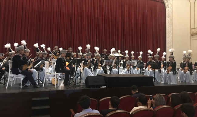Kazak Halk Enstrümanları Orkestrası'ndan İstanbul'da konser