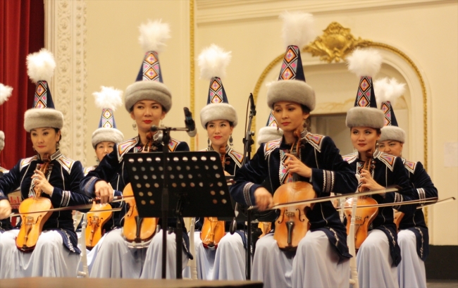 Kazak Halk Enstrümanları Orkestrası'ndan İstanbul'da konser