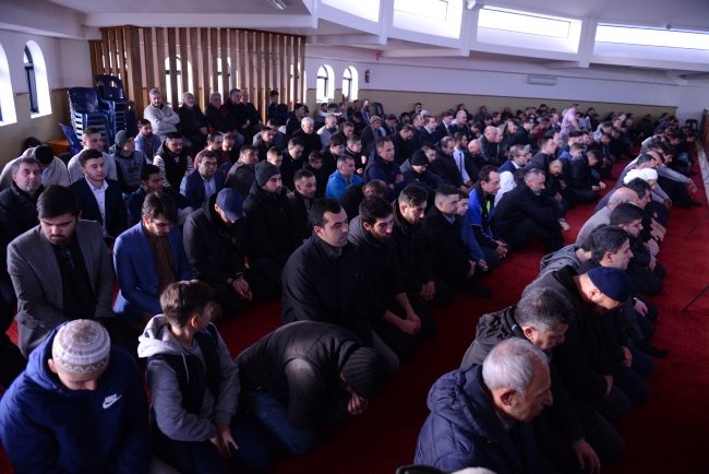 İslam dünyası bayram namazında buluştu